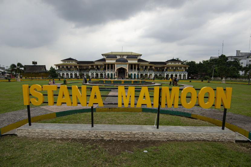 Sejumlah wisatawan berkunjung ke Istana Maimun di Kota Medan (ilustrasi) 