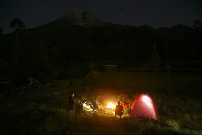 Suhu di puncak gunung merapi pada malam hari mencapai tercatat