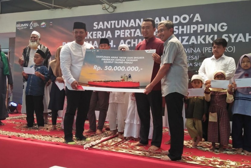 Sejumlah yayasan binaan Daarut Tauhiid (DT) mendapatkan santunan untuk para yatim dan dhuafa dari Pertamina Shipping Jakarta Utara, belum lama ini. 