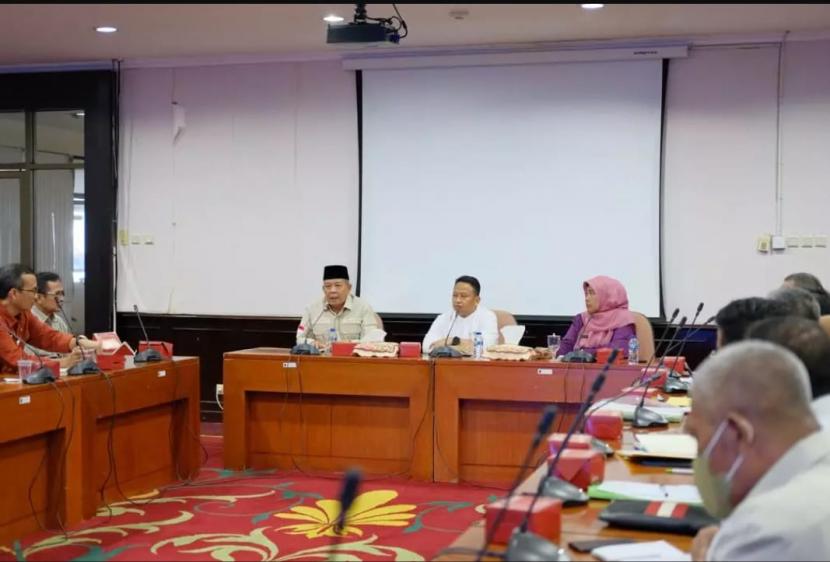 Sekda Kota Depok Supian Suri bersama Sekda Kabupaten Bogor Burhanudin.