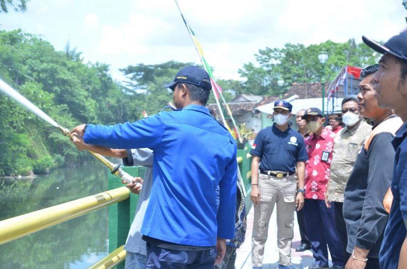 Sekda Kota Yogyakarta, Aman Yuriadijaya melakukan peninjauan kawasan permukiman di pinggir Sungai Gajah Wong, Kota Yogyakarta