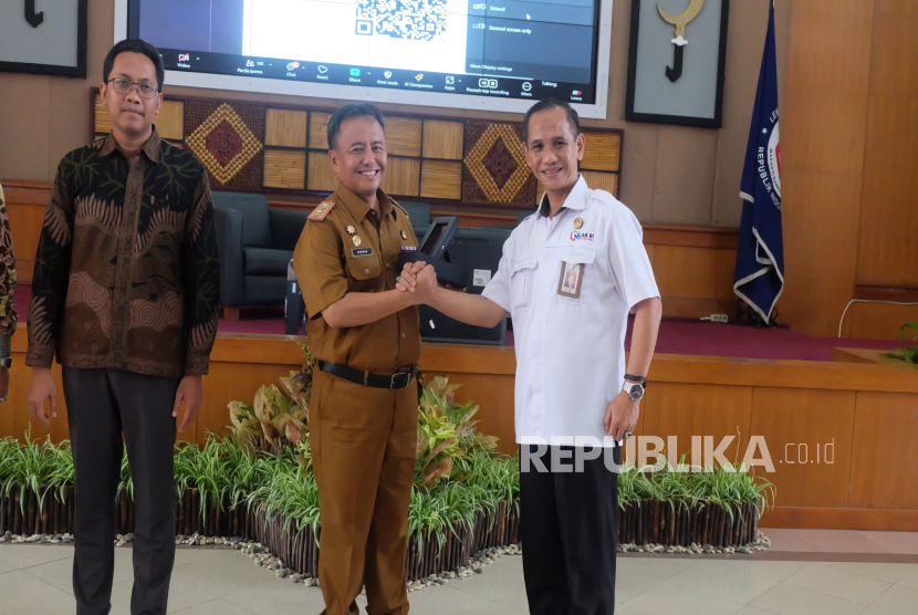 Sekda Provinsi Jawa Barat, Herman Suryatman hadir pada kegiatan Diseminasi Hasil Analisis Kebijakan Tahun 2024 yang digelar Puslatbang PKASN LAN 