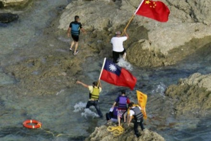 Sekelompok aktivis Cina minggu lalu berhasil mendarat di kepulauan yang disengketakan di Laut Cina Timur.
