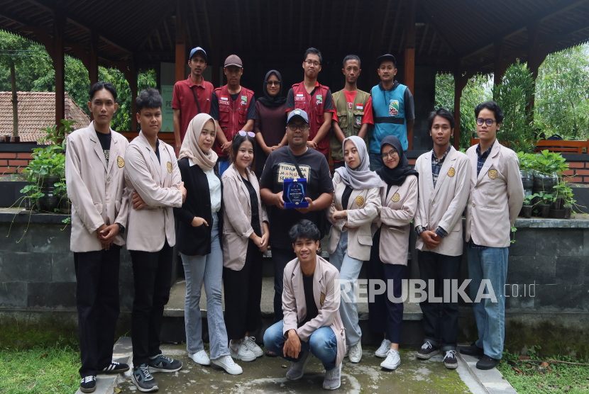 Sekelompok mahasiswa dari Amikom Yogyakarta menggelar workshop pelatihan digital marketing bagi pengurus Desa Wisata Jaka Garong, Wonokerto, Turi, Sleman pada Kamis (31/10/2024). 