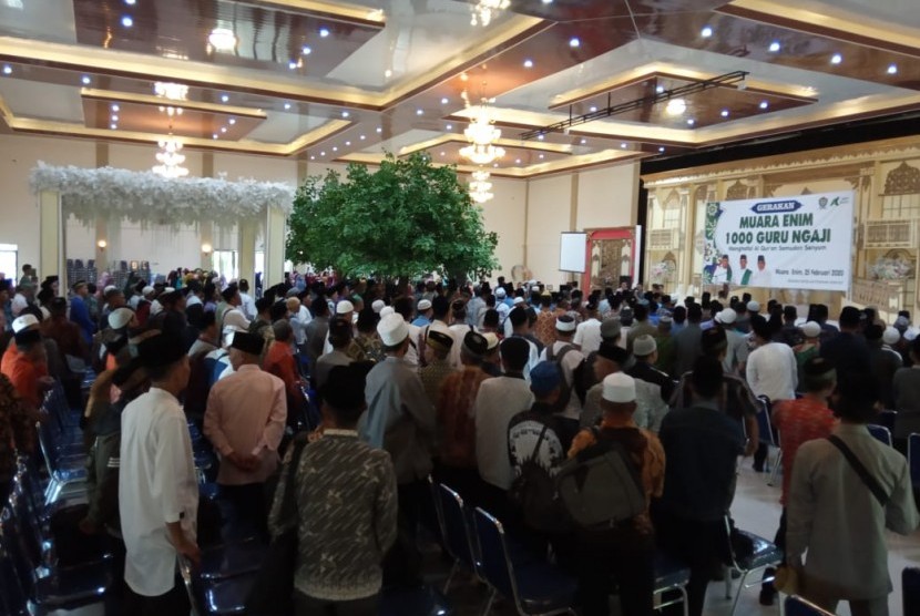 Sekitar 1.000 guru ngaji dari 256 desa/kelurahan di Kabupaten Muara Enim, Sumatera Selatan, mendapatkan pelatihan menghafal quran dari Yayasan Askar Kauny, Jakarta, di Evi Medaria Grand Ballroom, Kabupaten Muara Enim, Selasa (25/2).