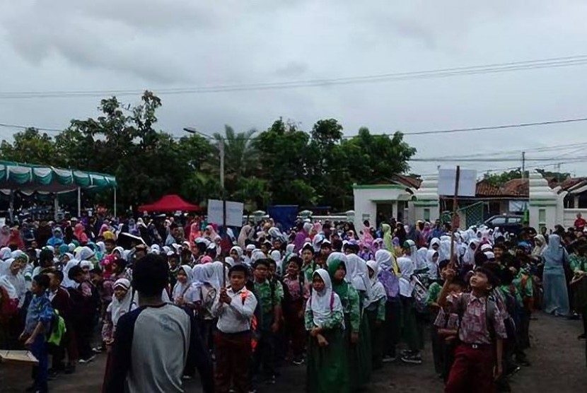 Sekitar 1.056 peserta dari 70 Sekolah Dasar (SD) di Provinsi Banten mengikuti kompetisi besar tim Klinik Pendidikan MIPA (KPM) Cabang 6 Serang, Ahad (28/1). 