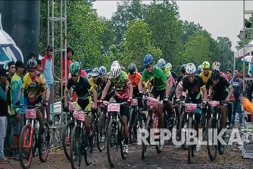 Sekitar 1.500 peserta mengikuti lomba sepeda di Kutai Lama. Lomba digelar akhir pekan lalu.