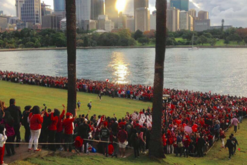 Sekitar 2.000 orang hadir di Botanical Gardens Sydney, Australia sebagai bentuk dukungan kepada Basuki Tjahaja Purnama alias Ahok.