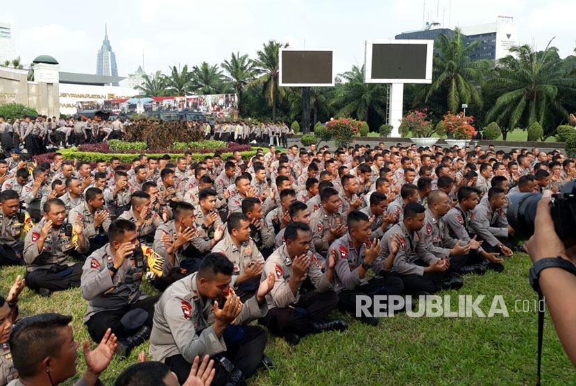 Sekitar 20 ribu personel Kepolisian melakukan persiapan menjelang aksi 299 di DPR/MPR, Jumat (29/9). Aksi ini bentuk penolak kebangkitan PKI.
