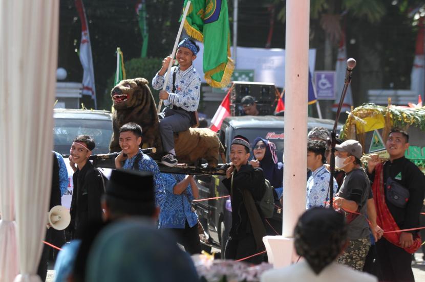 Sekitar 3.600 siswa Pasundan mengikuti karnaval Pasundan Kataji, dalam rangka memperingati Hari Ulang Tahun Republik Indonesia (HUT RI) ke 78, Kamis (17/8/2023).