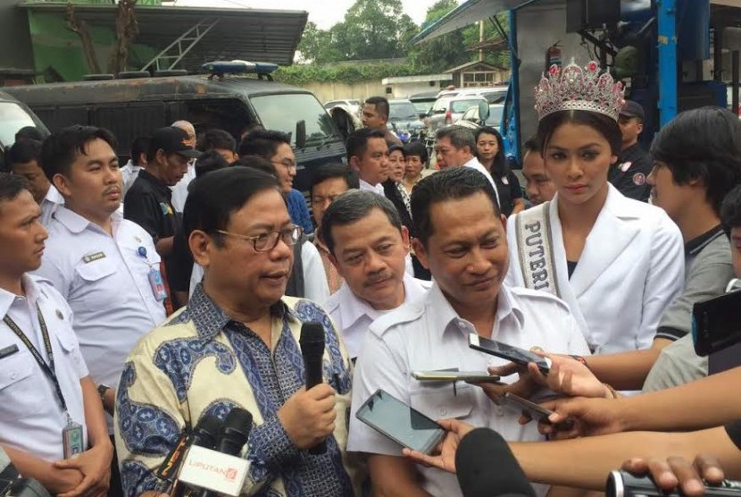 Sekjen DPD Sudarsono Hardjosoekarto ketika menghadiri acara pemusnahan barang sitaan narkoba di kantor Bnn, Kamis (15/6).