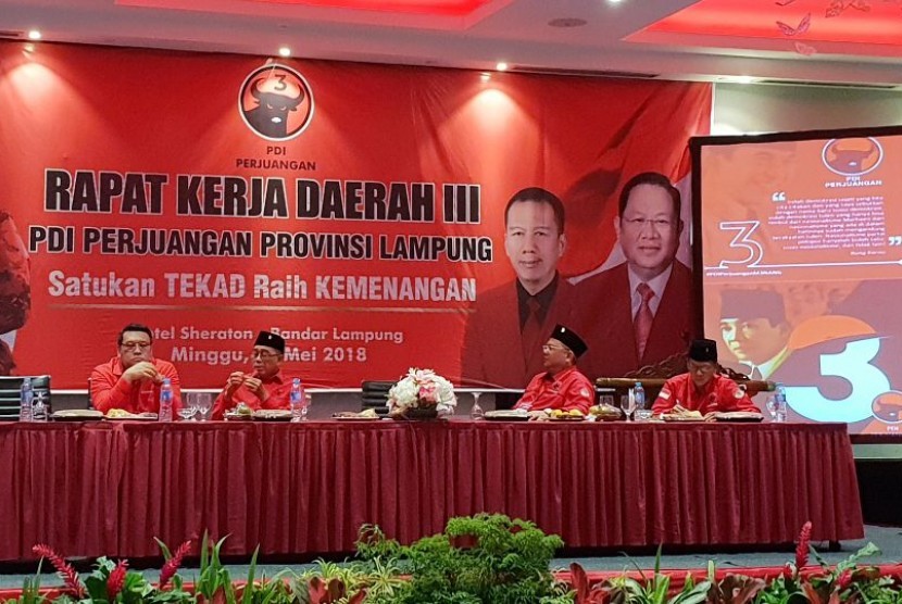 PDIP Komit Menangkan Herman HN-Sutono di Lampung | Republika Online