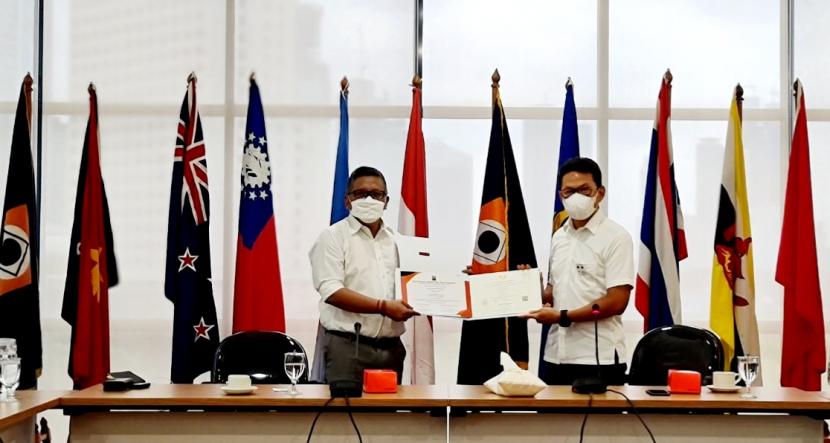 Sekjen DPP PDI Perjuangan Hasto Kristiyanto mendapatkan Sertifikat Insinyur Profesional Utama (IPU) dari Persatuan Insinyur Indonesia (PII).