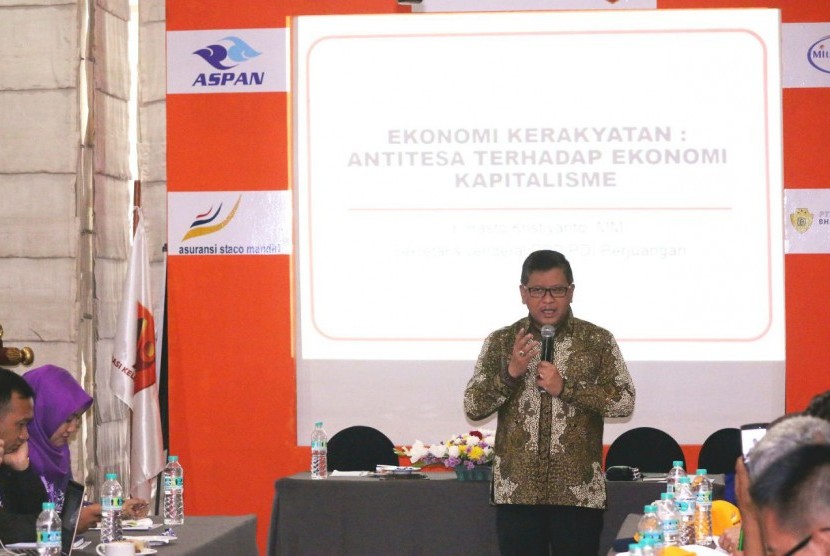 Sekjen DPP PDI Perjuangan Hasto Kristiyanto saat berbicara di rapat kerja nasional (Rakornas) I Akurindo di Jakarta, Kamis, (26/10). 