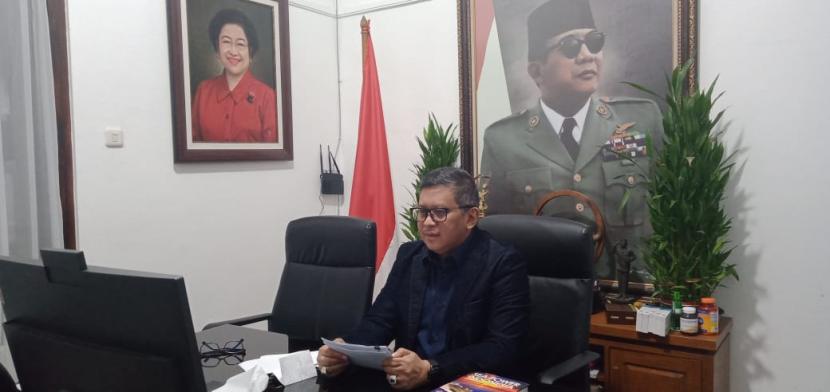 Sekjen DPP PDI Perjuangan (PDIP) Hasto Kristiyanto menjadi pembicara dalam acara diskusi daring yang digelar Persatuan Insinyur Indonesia bertajuk 