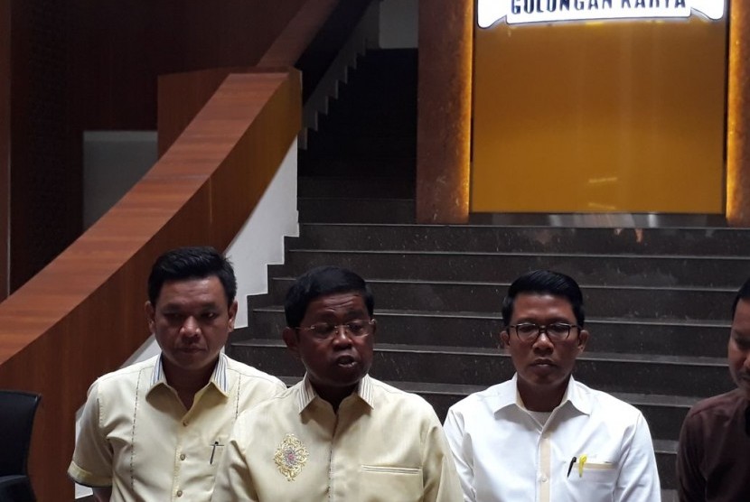 Sekjen Golkar Idrus Marham menyampaikan sikap partainya terkait Pilgub Jabar 2018, Jumat (27/10).