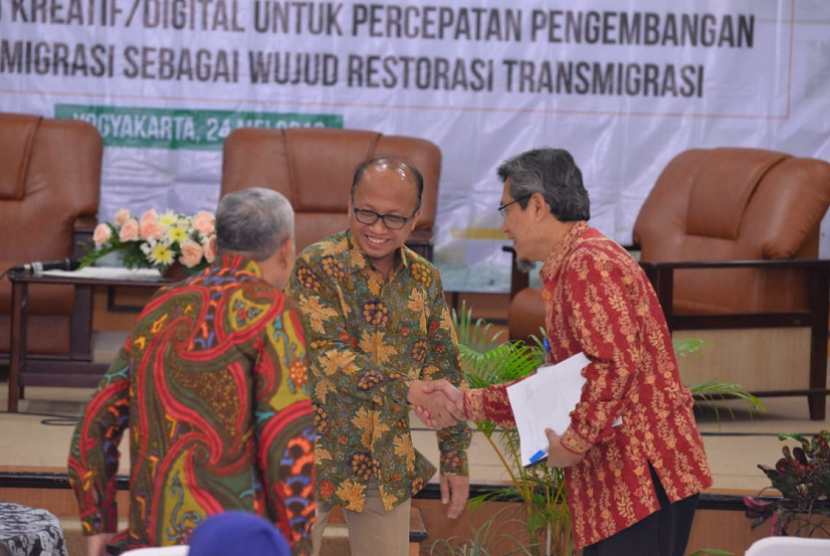 Sekjen Kemendes PDTT Anwar Sanusi mengikuti  Focus Group Discussion (FGD) di Ruang Auditorium Merapi, Universitas Gadjah Mada (UGM) pada Jumat (24/5) lalu. 
