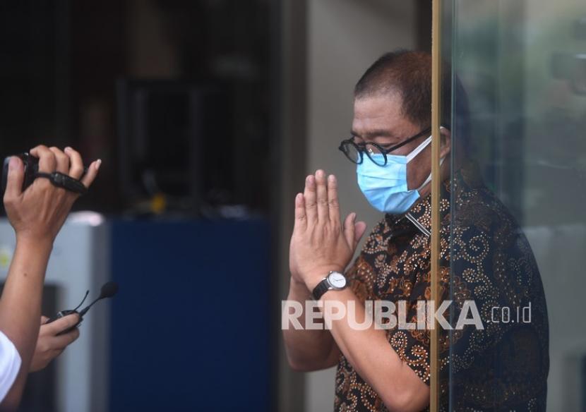 Sekjen Kemensos Hartono Laras meninggalkan gedung KPK, Jakarta Selatan, Rabu (17/3/2021), usai menjalani pemeriksaan kasus suap bansos.
