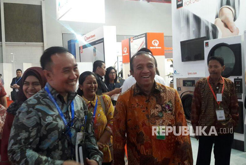 Sekjen Kementerian Lingkungan Hidup dan Kehutanan Bambang Hendroyono pada pembukaan South East Asia Toilet (SEAT) serta Expo Clean dan Expo Laundry 2017 di JIEXPO, Kemayoran, Jakarta Pusat, 