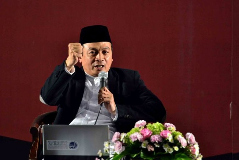 Secretary-general of the Council of Young Indonesian Intellectuals and Ulamas (MIUMI) Bachtiar Nasir has invited all Muslims in Jakarta to be the knight of Quran surah Al Maidah verse 51.