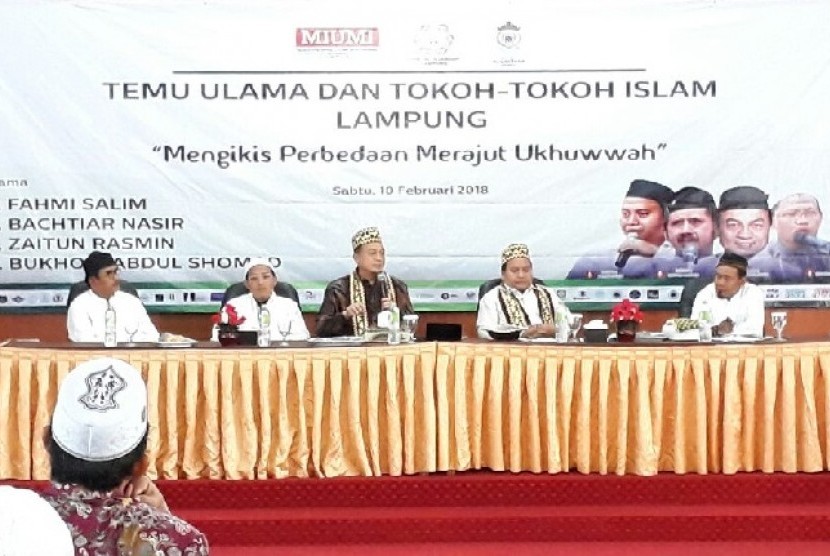 Sekjen Majelis Ulama dan Intelektual Muda Islam Ustaz Bactiar Nasir mengisi tausiyah pada Temu Ulama dan Tokoh Islam Lampung di Bandar Lampung, Sabtu (10/2).