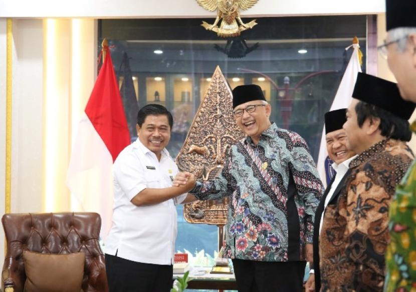 Sekjen Mendagi Suhajar Diantoro, saat menerima audensi jajaran pimpinan Lembaga Dakwah Islam Indonesia di Jakarta, Jumat (18/2/2023).  