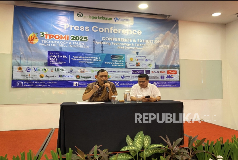 Sekjen P3PI Hendra J Purba   dan Kepala Bidang Pabrik Kelapa Sawit P3PI Posma T Sinurat.