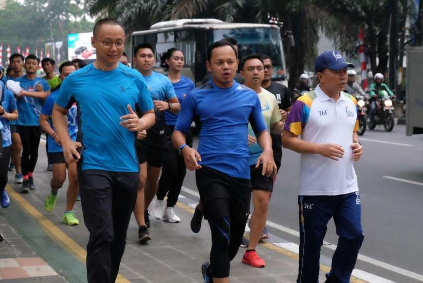 Sekjen PAN, Eddy Soeparno lari pagi ditemani Wali Kota Bogor Bima Arya dan Ketum PAN Zulkifli Hasan, Sabtu (1/9).