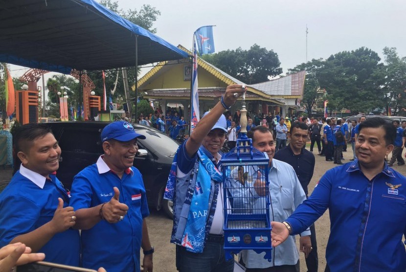 Sekjen Partai Demokrat, Hinca IP Pandjaitan menghadiri Festival Burung Berkicau yang digelar di Kota Binjai, Sumatra Utara.