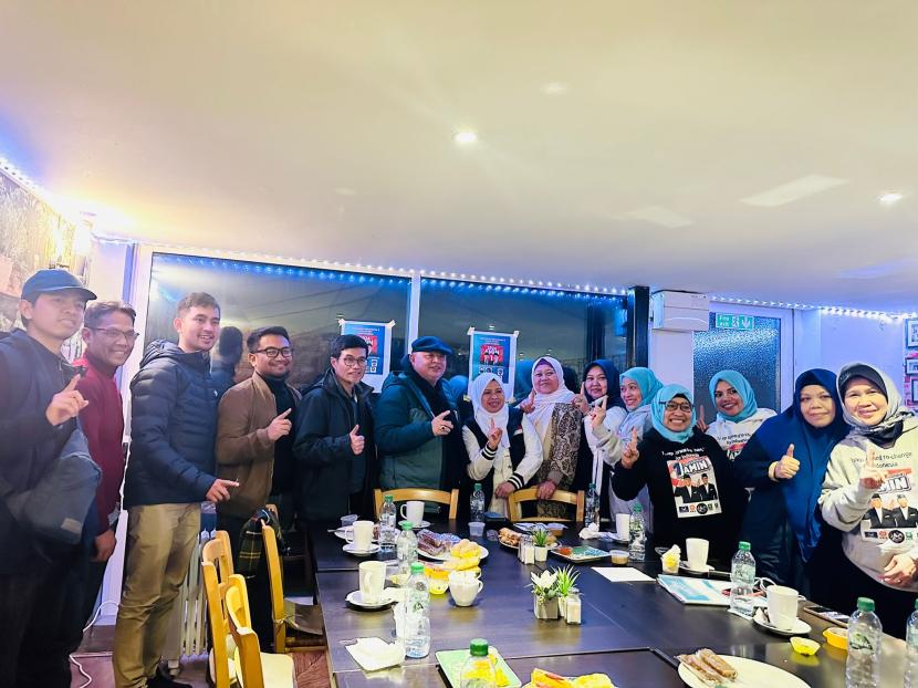 Sekjen Partai Nasdem Hermawi Taslim menemui simpul relawan Anies Baswedan-Muhaimin Iskandar di London, Inggris, Jumat (8/12/2023).