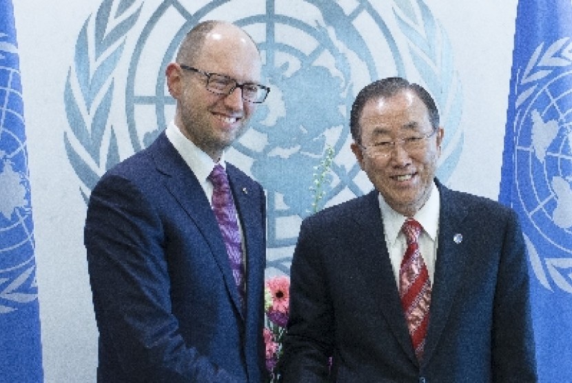 Sekjen PBB Ban Ki-moon (kanan).