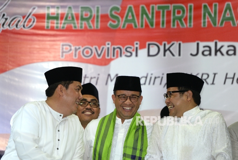 Sekjen PBNU Hilmi Faisal Zen berbincang bersama Gubernur Jakarta Anies Baswedan dan Ketum PKB Muhaimin Iskandar (dari kiri). (ilustrasi)