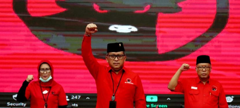 Sekjen PDI Perjuangan Hasto Kristiyanto menyampaikan sambutan di sekolah partai secara daring untuk calon kepala daerah yang diusung PDI Perjuangan Pilkada Serentak 2020, Ahad (13/9).