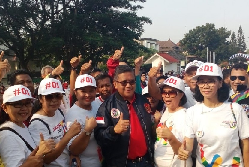 Sekjen PDIP Hasto Kristianto menghadiri temu relawan di  Perumahan Kemang Pramata Kecamatan Rawa Lumbu Kota Bekasi pada Ahad, (31/3).