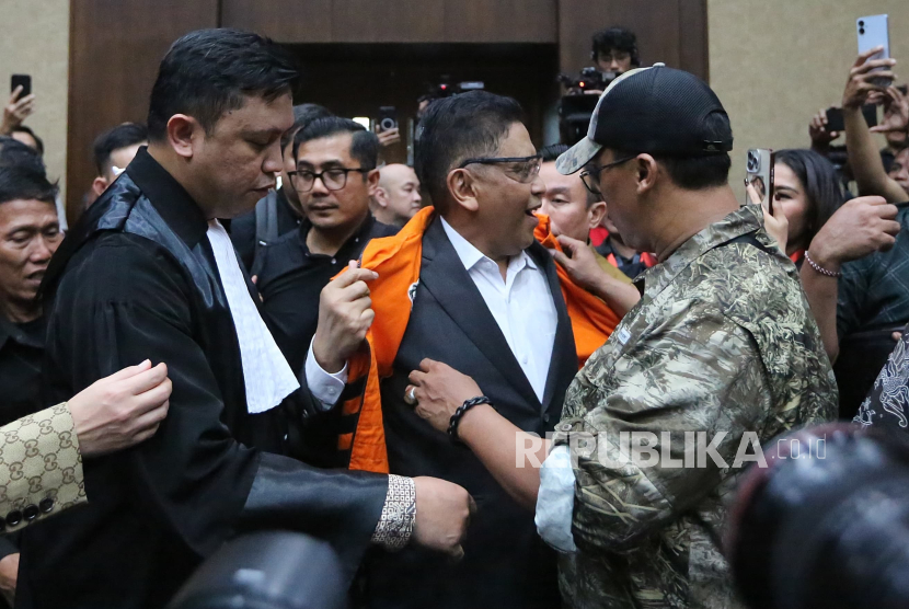 Sekjen PDIP Hasto Kristiyanto bersiap menjalani sidang dengan agenda pembacaan putusan di Pengadilan Tipikor, Jakarta, Jumat (25/7/2025).