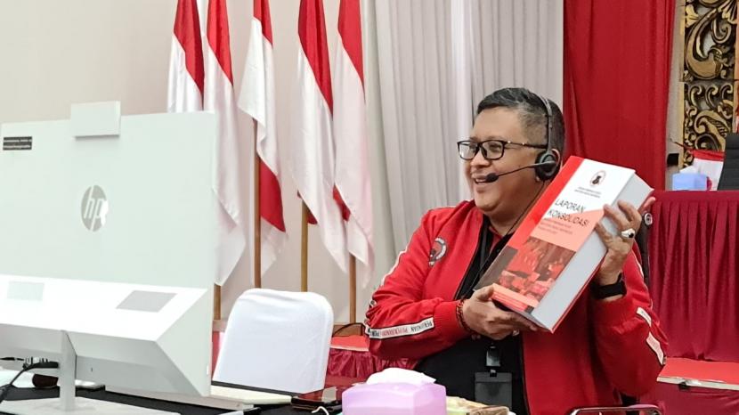 Sekjen PDIP Hasto Kristiyanto saat memberi paparan di rapat DPP PDIP yang dilakukan secara daring dan dihadiri secara khusus seluruh pengurus BMI se-Indonesia, Jumat (16/10).