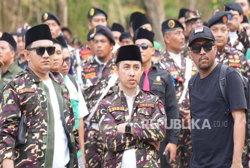 Sekjen Pimpinan Pusat GP Ansor, A Rifqi al Mubarok (tengah) menyatakan penolakannya dengan tegas terkait wacana penggabungan Polri ke TNI