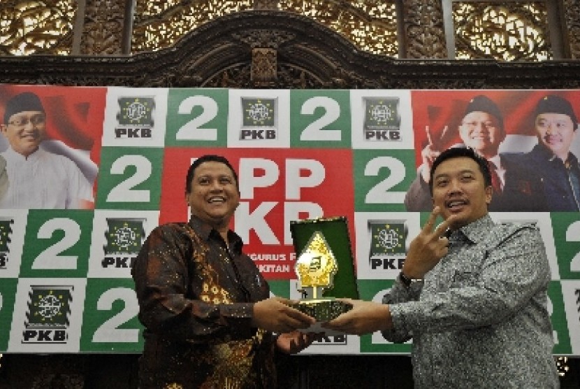 Sekjen PKB Imam Nahrawi (kanan).