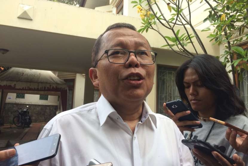 Sekjen PPP Arsul Sani berbicara pada wartawan di Posko Cemara, Menteng, Jakarta Pusat, Selasa (4/9).