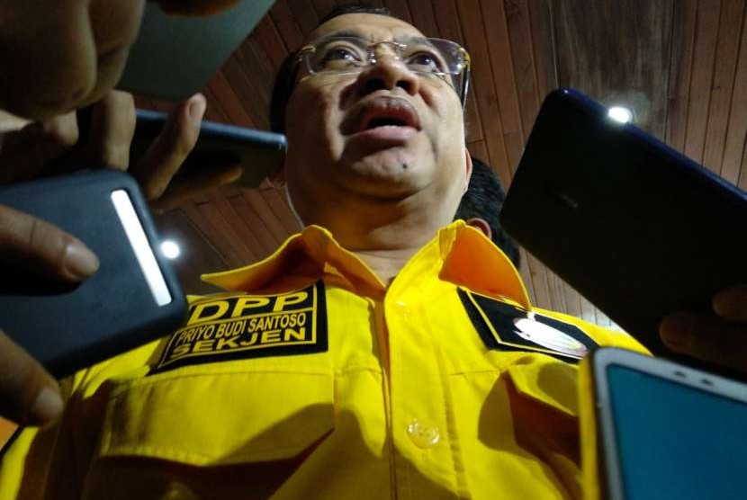 Sekjend Partai Berkarya Priyo Budi Santoso akan mencalonkan Tommy Soeharto sebagai presiden jika Mahkamah Konstitusi mensahkan ambang batas dukungan 0 persen. Jakarta Selatan, Jumat (3/8). 