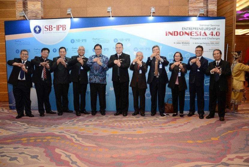 Sekolah Bisnis IPB melepas 594 alumni doktor dan magister manajemen, di Jakarta, Sabtu (28/7).