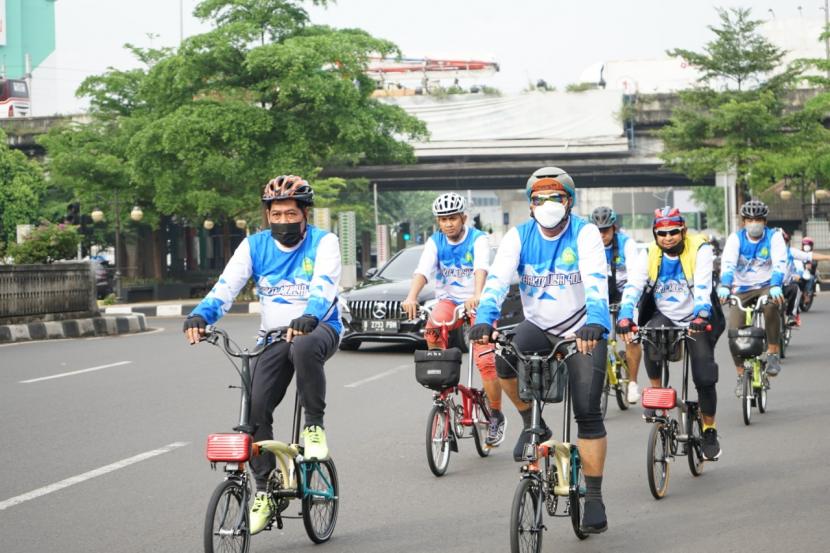 Bersepeda bersama menjadi salah satu kegiatan Tarhib Ramadhan yang diadakan oleh Sekolah Bakti Mulya (BM) 400 Jakarta, Jumat (1/4).