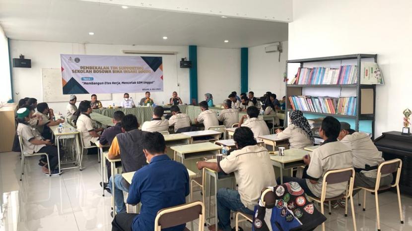 Sekolah Bosowa Bina Insani  (SBBI) Bogor mengadakan acara pembekalan tim supporting, pekan lalu.