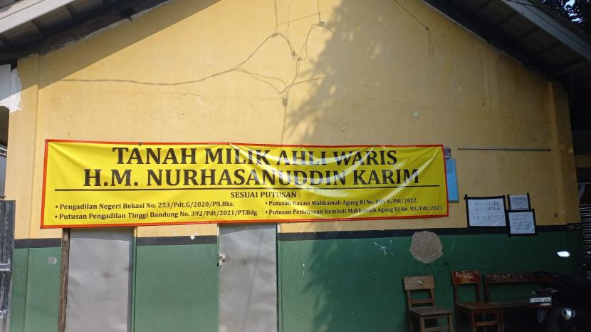 Sekolah Dasar Negeri (SDN) Bantargebang, Kota Bekasi disegel ahli waris.