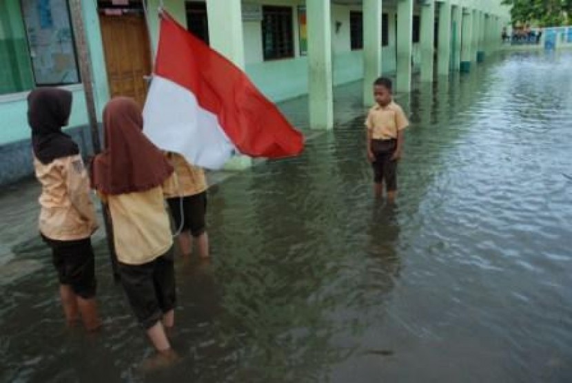 Sekolah ikut kebanjiran. Ilustrasi.