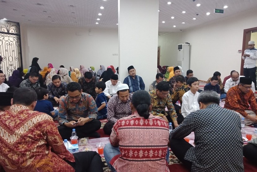 Sekolah Indonesia Jeddah (SIJ) menempati gedung yang baru dengan menggelar doa bersama dan hataman Quran sekaligus berbuka puasa bersama. 