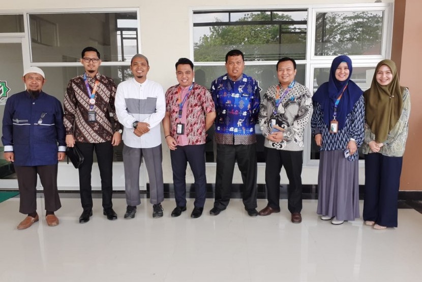 Sekolah Integral Al Bayan menjalin kerja sama smartschool dengan Bank Muamalat Cabang Makassar.