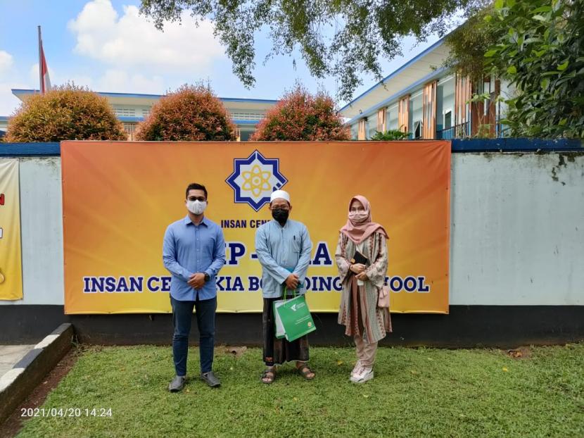 Sekolah Islam Cedekia Boarding School berkolaborasi dengan Dompet Dhuafa dalam penyaluran Zakat, Infak, Sedekah Wakaf (Ziswaf) selama bulan Ramadhan dan Insyaallah akan berkelanjutan.