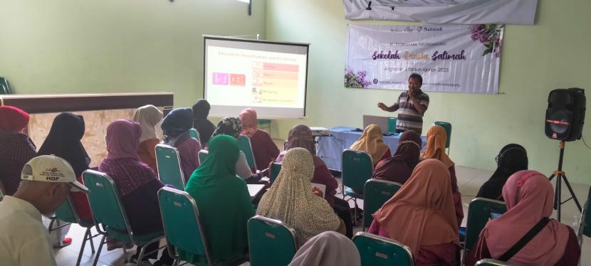 Sekolah Lansia Salimah (Salsa) yang diadakan PD Salimah Kab. Tulungagung pada Ahad (13/8/2023) di sekretariat Salimah, Klinik Cordova Tulungagung.