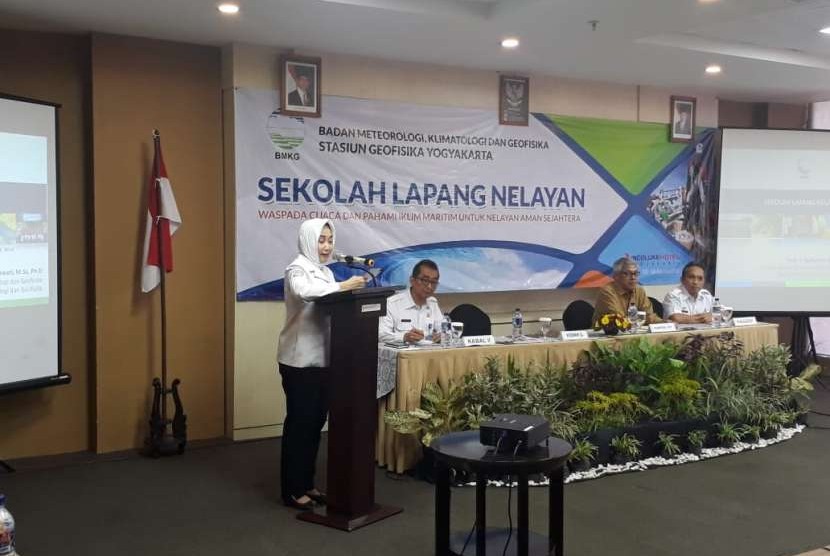 Sekolah Lapang Nelayan (SLN) dari Badan Meteorologi, Klimatologi dan Geofisika (BMKG) di Indoluxe Hotel, Senin (13/8).  SLN melibatkan petugas penyuluhan, penyuluh perikanan, nelayan dan petambak di Kulonprogo, Gunungkidul dan Bantul.